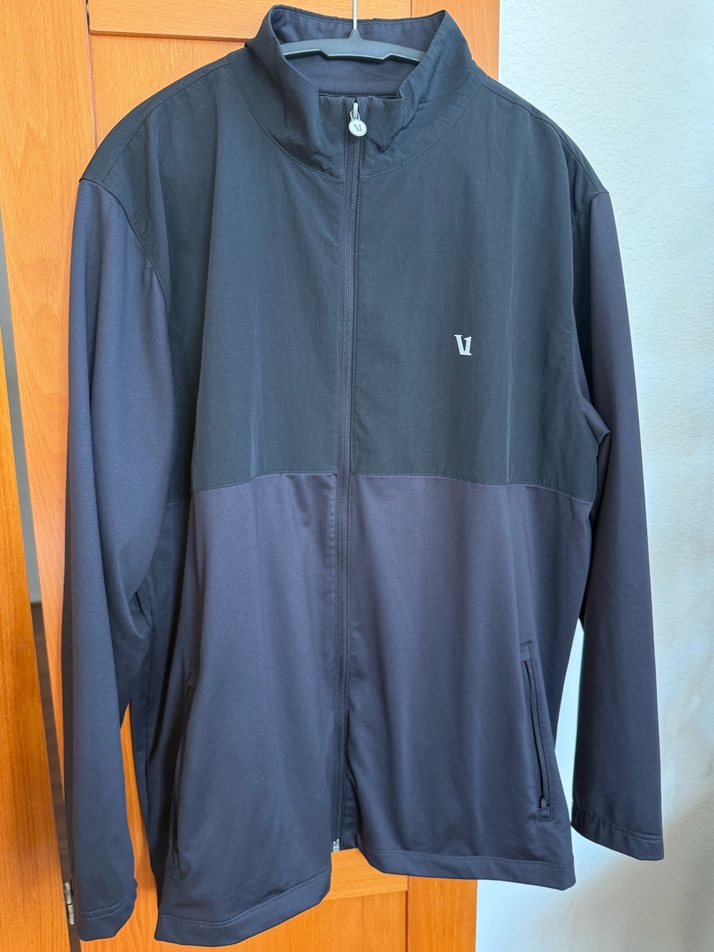 Vuori Two-Tone Black/Charcoal Lightweight Zip Jacket